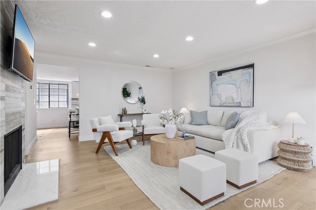 Detail Gallery Image 3 of 30 For 434 S Los Robles Ave #4,  Pasadena,  CA 91101 - 2 Beds | 3 Baths