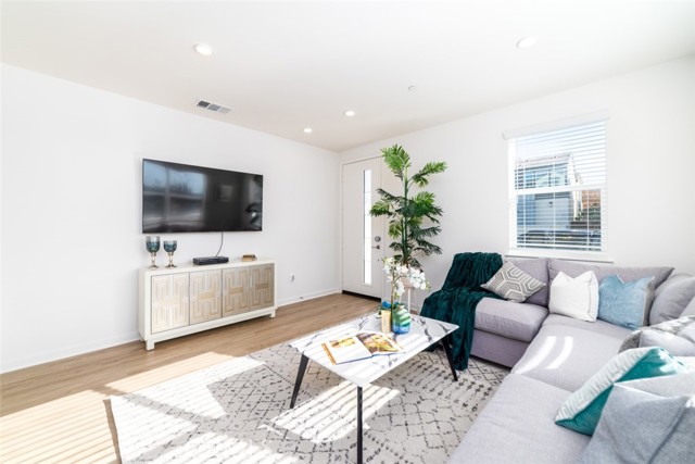 Detail Gallery Image 5 of 46 For 11037 Serene Dr, Rancho Cucamonga,  CA 91730 - 4 Beds | 2/2 Baths