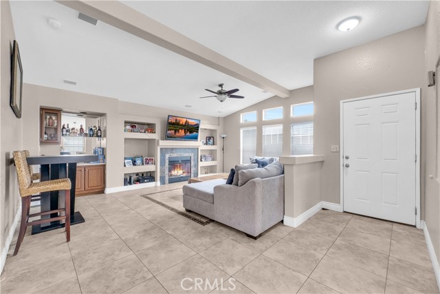 Detail Gallery Image 5 of 39 For 4901 Green River Rd #102,  Corona,  CA 92878 - 4 Beds | 2 Baths