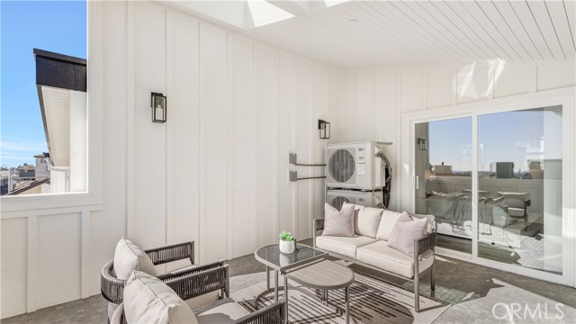 1823 Westholme Ave, Los Angeles CA: https://media.crmls.org/medias/ac82e0e2-0fe6-41bb-b1c4-0a09c961021f.jpg
