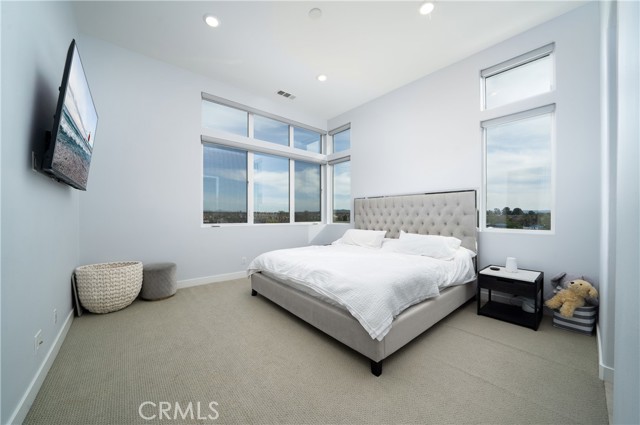 Detail Gallery Image 4 of 37 For 430 Transport, Tustin,  CA 92782 - 4 Beds | 3/1 Baths