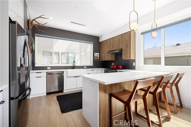 922 N Ridgewood Pl, Los Angeles CA: https://media.crmls.org/medias/ac83d3ae-10cb-45ce-83bb-e3e2e800891a.jpg