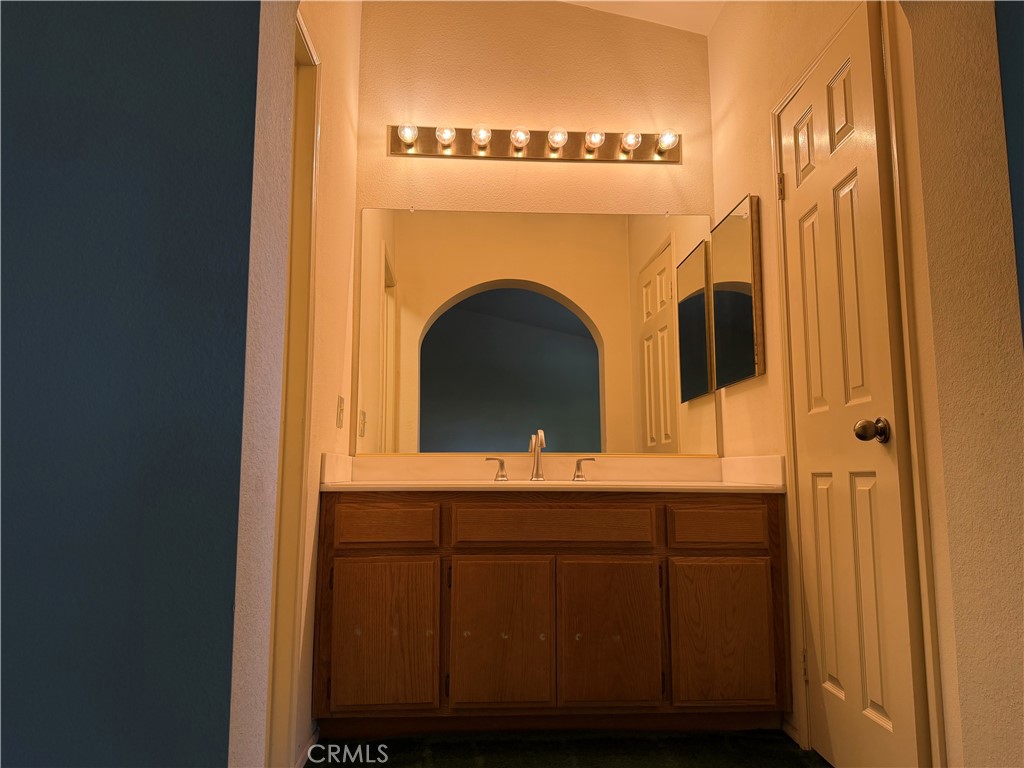 https://media.crmls.org/medias/ac83d658-3efb-46dd-88a9-2f4fad45696c.jpg?preset=X-Large
