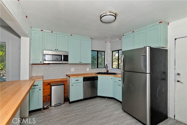 Detail Gallery Image 4 of 49 For 26331 Alpine, Twin Peaks,  CA 92391 - – Beds | – Baths