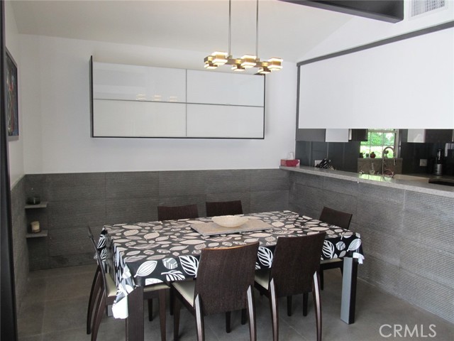 Detail Gallery Image 16 of 31 For 9350 Balboa Bld, Northridge,  CA 91325 - 4 Beds | 2/1 Baths