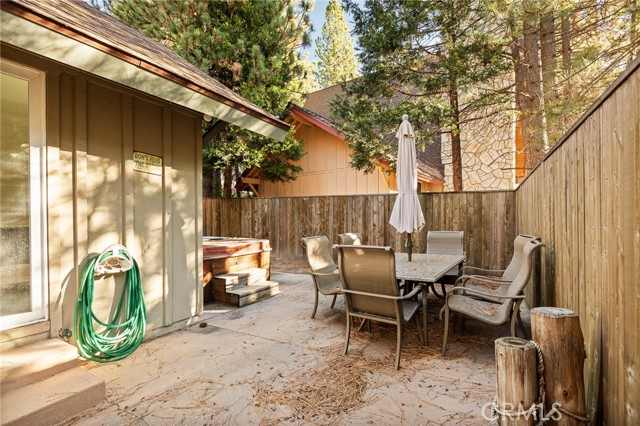 Detail Gallery Image 28 of 36 For 180 Grass Valley #37,  Lake Arrowhead,  CA 92352 - 2 Beds | 2 Baths
