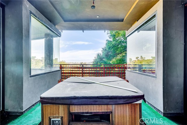 Detail Gallery Image 37 of 46 For 8896 Lookout Mountain Ave, Los Angeles,  CA 90046 - 4 Beds | 3/1 Baths