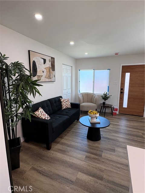 1526 W 54th Street, Los Angeles CA: https://media.crmls.org/medias/ac85d18e-a2bb-4dd7-b86d-78a1739b14fb.jpg