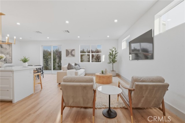 Detail Gallery Image 3 of 36 For 15534 Colorado Ave, Paramount,  CA 90723 - 4 Beds | 2/1 Baths