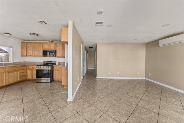 Detail Gallery Image 4 of 18 For 14735 Perham Dr, Moreno Valley,  CA 92553 - 3 Beds | 2 Baths