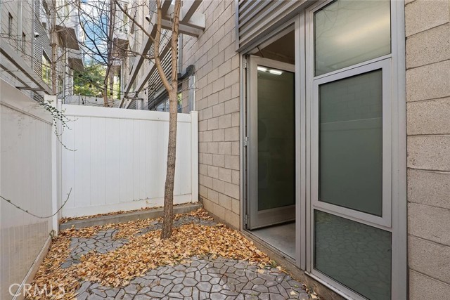3450 Cahuenga Boulevard, Universal City CA: https://media.crmls.org/medias/ac872b87-82e0-4449-9d8b-f463288ecb37.jpg