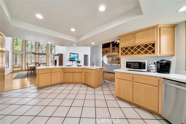Detail Gallery Image 15 of 61 For 40034 Lakeview Dr, Big Bear Lake,  CA 92315 - 4 Beds | 3/1 Baths