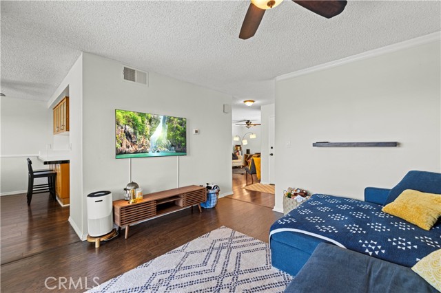 Detail Gallery Image 16 of 33 For 15614 Crestview Ln #63,  Granada Hills,  CA 91344 - 2 Beds | 3 Baths