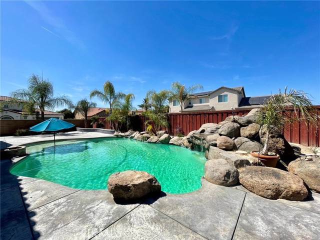 16052 W Middleton Avenue, Kerman CA: https://media.crmls.org/medias/ac8819a5-9c19-4509-b783-6e5fe8f975c0.jpg