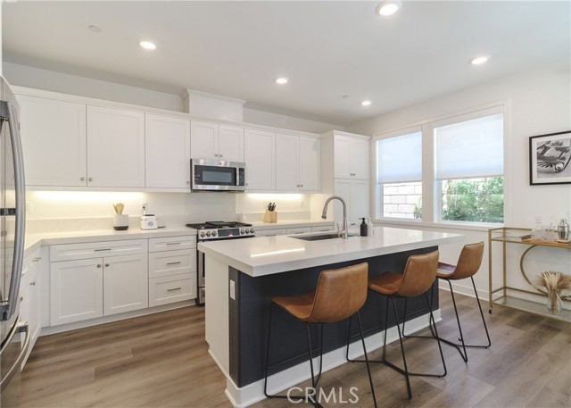 Detail Gallery Image 2 of 31 For 168 Denali, Lake Forest,  CA 92630 - 4 Beds | 2/1 Baths