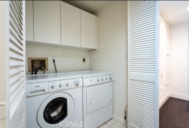 1819 Holmby Avenue, Los Angeles CA: https://media.crmls.org/medias/ac8b3667-258e-42eb-87de-1b4ed868c4bf.jpg