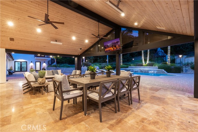 Detail Gallery Image 13 of 75 For 10372 Crawford Canyon Rd, Santa Ana,  CA 92705 - 5 Beds | 7/1 Baths