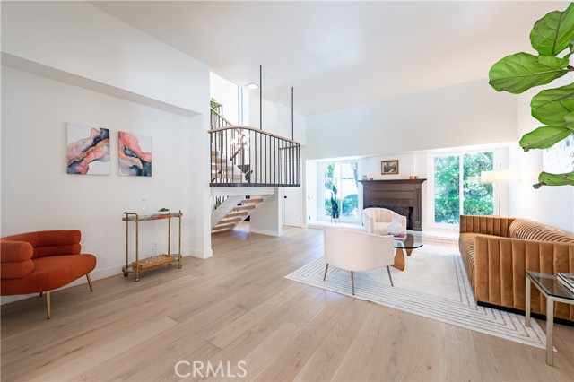 Detail Gallery Image 5 of 28 For 16990 Escalon Dr, Encino,  CA 91436 - 3 Beds | 2/1 Baths