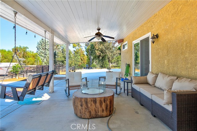 18687 Chickory Drive, Riverside CA: https://media.crmls.org/medias/ac8c359d-695a-43be-ae7c-5581c50bf570.jpg