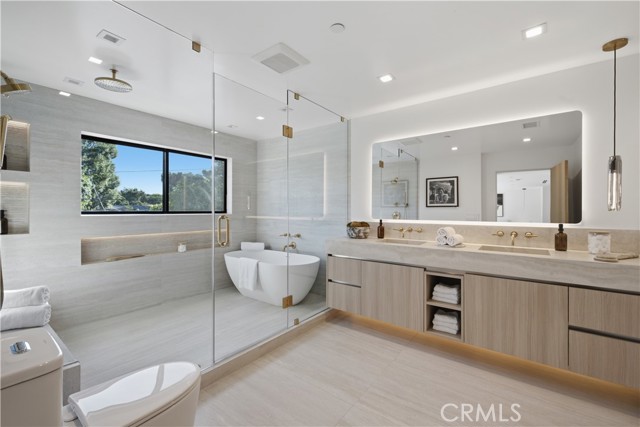 22518 Burbank photo 37