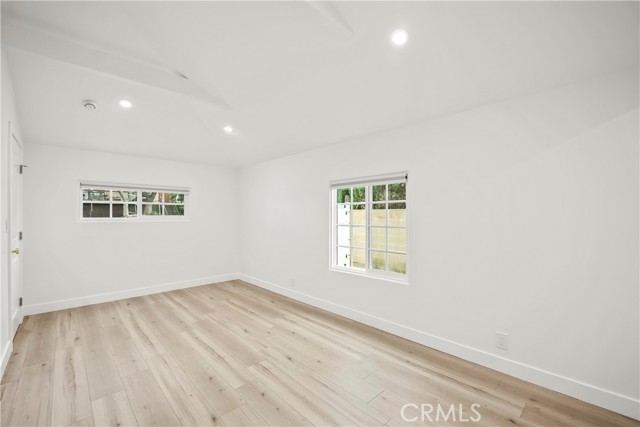620 E Elmwood Avenue, Burbank CA: https://media.crmls.org/medias/ac8d3cf4-8570-446a-b806-31b9fa89e557.jpg