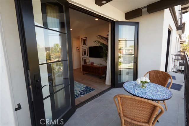 Detail Gallery Image 17 of 38 For 1333 S Orange Grove Ave #401,  Los Angeles,  CA 90019 - 3 Beds | 2/1 Baths