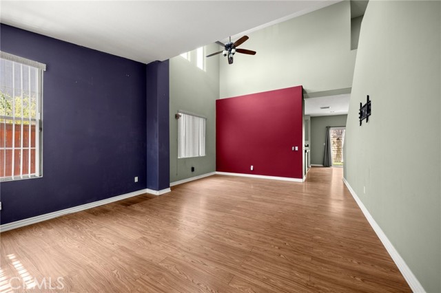 28335 Sycamore Drive, Saugus CA: https://media.crmls.org/medias/ac8e82e0-a4f4-46a6-9add-e225687715a9.jpg