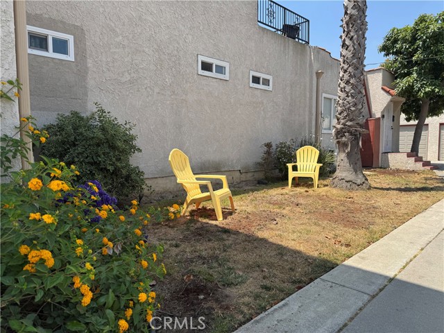 219 1/2 S Eucalyptus Avenue, Inglewood CA: https://media.crmls.org/medias/ac8eabe8-b16d-4d38-bcd1-1d1df672ff2d.jpg
