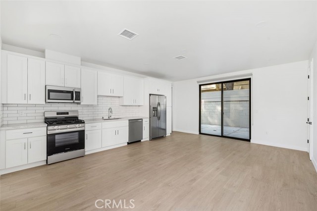 Detail Gallery Image 2 of 11 For 5061 Cartwright, North Hollywood,  CA 91601 - 3 Beds | 2 Baths