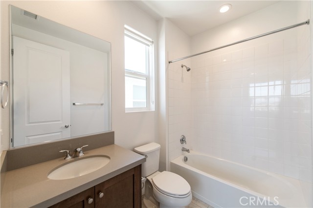 19256 Merryweather Drive, Canyon Country CA: https://media.crmls.org/medias/ac8f47ff-5a76-4160-b64b-73dabd04897b.jpg