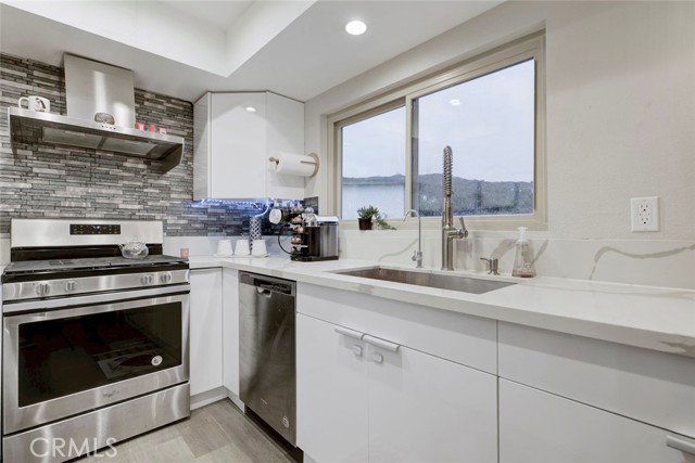 Detail Gallery Image 8 of 41 For 1881 Alpha Rd #17,  Glendale,  CA 91208 - 2 Beds | 3 Baths