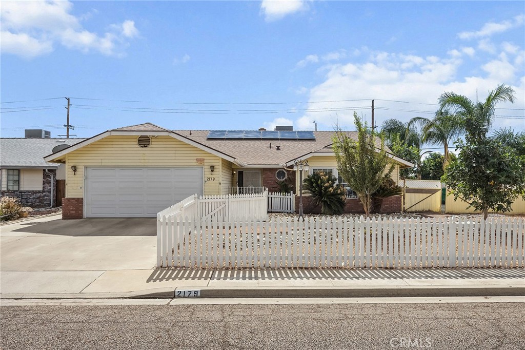 2179 W Della