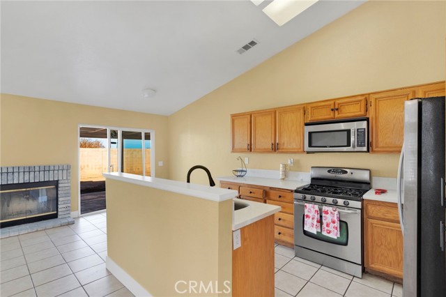 Detail Gallery Image 10 of 38 For 10958 Sherman Way, Adelanto,  CA 92301 - 4 Beds | 2 Baths