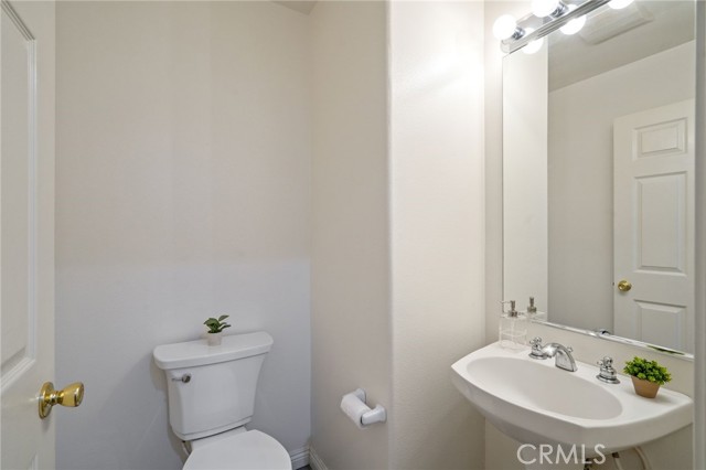 Detail Gallery Image 13 of 28 For 12215 via Santa Marta, Sylmar,  CA 91342 - 4 Beds | 2/1 Baths