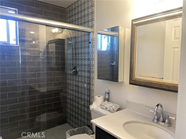 Detail Gallery Image 4 of 19 For 8659 Shirley Ave, Northridge,  CA 91324 - 2 Beds | 2 Baths