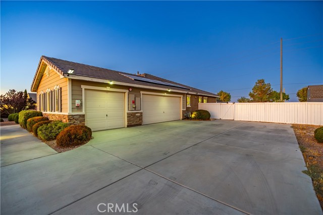 43246 Palm Lane, Lancaster CA: https://media.crmls.org/medias/ac91a276-c7ff-43d2-8114-187401bb3705.jpg