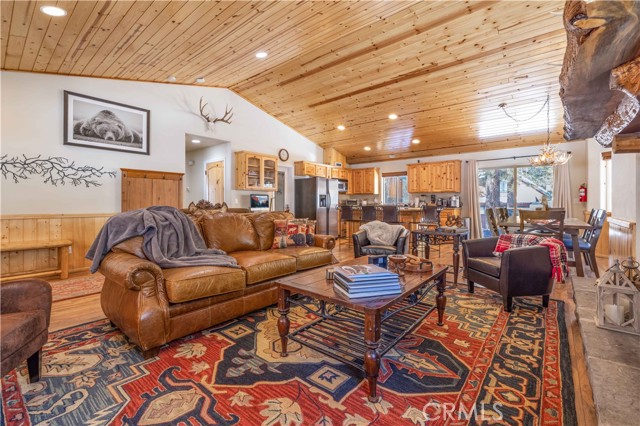 Detail Gallery Image 6 of 65 For 424 Mountainaire Ln, Big Bear Lake,  CA 92315 - 3 Beds | 2 Baths