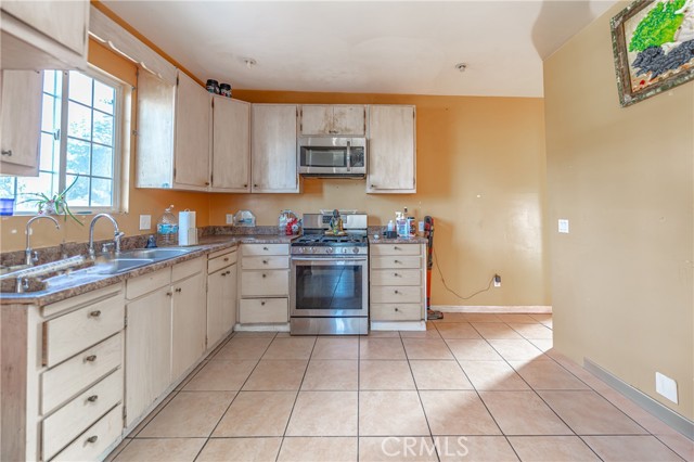 Detail Gallery Image 9 of 28 For 1784 E 84th St, Los Angeles,  CA 90001 - 2 Beds | 1 Baths