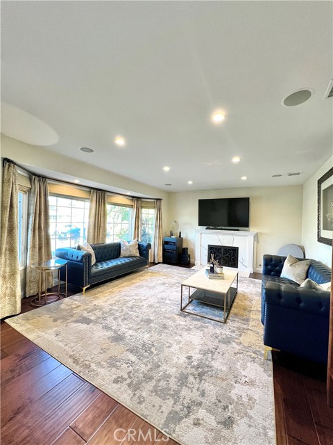 Detail Gallery Image 2 of 15 For 11652 Kirwin Cir, Fountain Valley,  CA 92708 - 4 Beds | 3/1 Baths