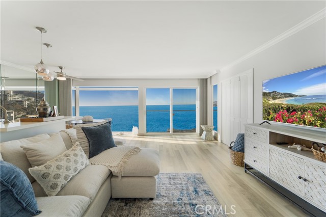 Detail Gallery Image 4 of 25 For 31561 Table Rock Dr #211,  Laguna Beach,  CA 92651 - 2 Beds | 2 Baths