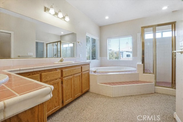6940 Oak Vista Lane, Oak Hills CA: https://media.crmls.org/medias/ac95fab2-435d-4430-a313-fa5a1f1376d5.jpg