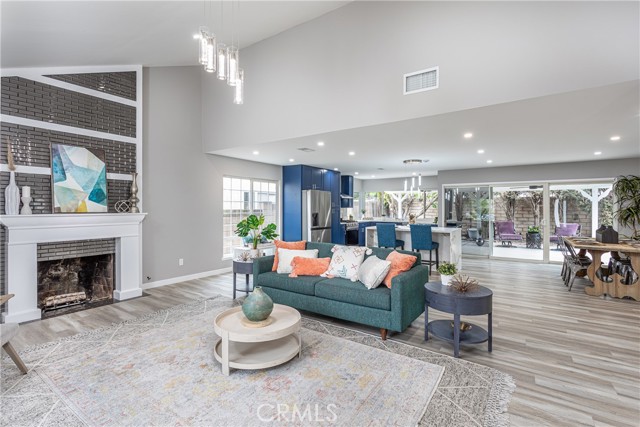 2377 Lee Street photo 5