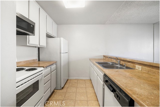 Detail Gallery Image 7 of 19 For 20930 Parthenia St #116,  Canoga Park,  CA 91304 - 1 Beds | 1 Baths