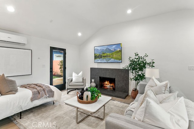 Detail Gallery Image 4 of 45 For 6091 Navajo, Westminster,  CA 92683 - 6 Beds | 5 Baths