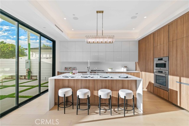 Detail Gallery Image 15 of 49 For 4532 Katherine, Sherman Oaks,  CA 91423 - 6 Beds | 6/1 Baths