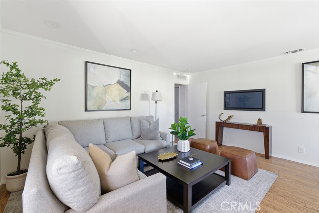 Detail Gallery Image 3 of 34 For 18638 Malden, Northridge,  CA 91324 - 4 Beds | 2 Baths