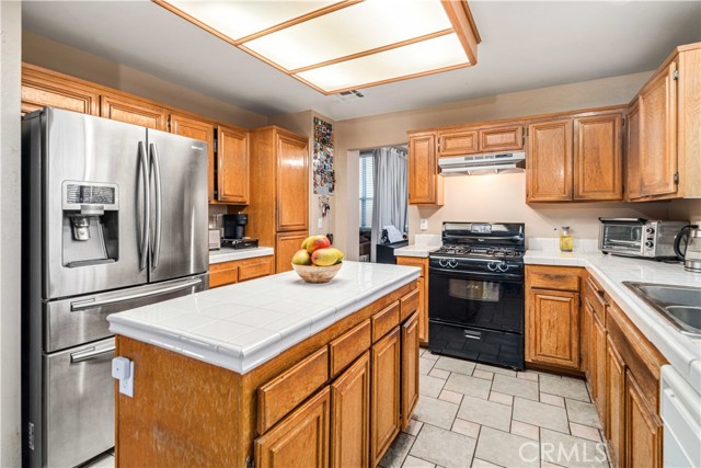 Detail Gallery Image 12 of 48 For 1806 E Mesa Dr, Lancaster,  CA 93535 - 4 Beds | 3 Baths