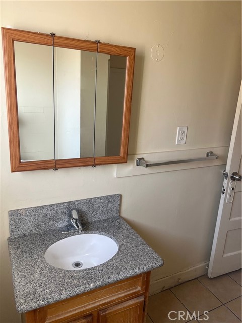 Detail Gallery Image 12 of 15 For 250 W 49th St, Los Angeles,  CA 90037 - – Beds | – Baths