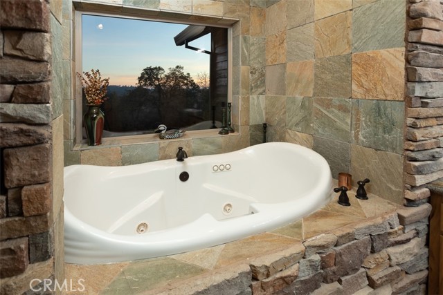 82 Patenaude Court, Oroville CA: https://media.crmls.org/medias/ac988b79-8ff3-4140-9a2f-f65ca9273f75.jpg