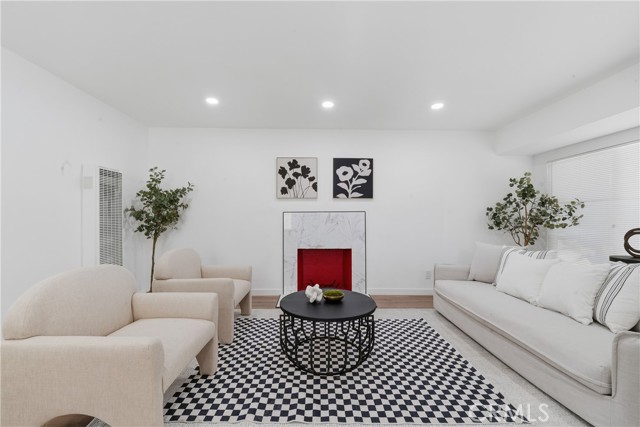 Detail Gallery Image 7 of 25 For 6327 California Ave, Long Beach,  CA 90805 - 3 Beds | 1/1 Baths